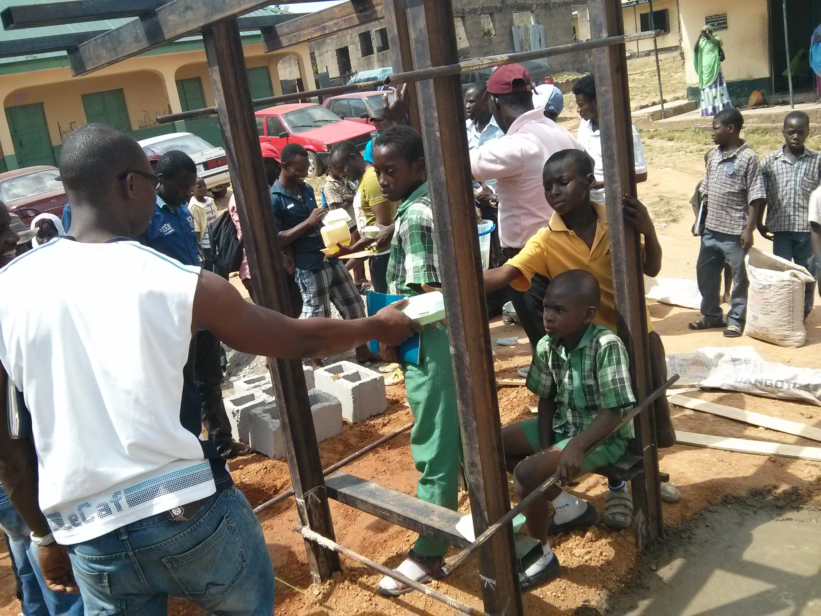 The Hello Hub team doesn't just roll in and build the kiosk for the community, but rather involves everyone in the process (Photo: Roland Wells)