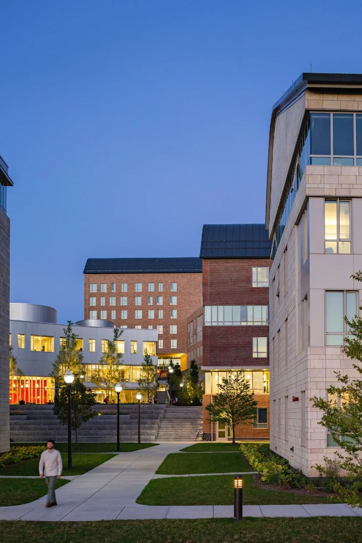 The Commonwealth Honors College in the University of Massachusetts was designed by William Rawn Associates, Architects. It comprises a mix of unit types that provides 1,500 beds in seven new buildings