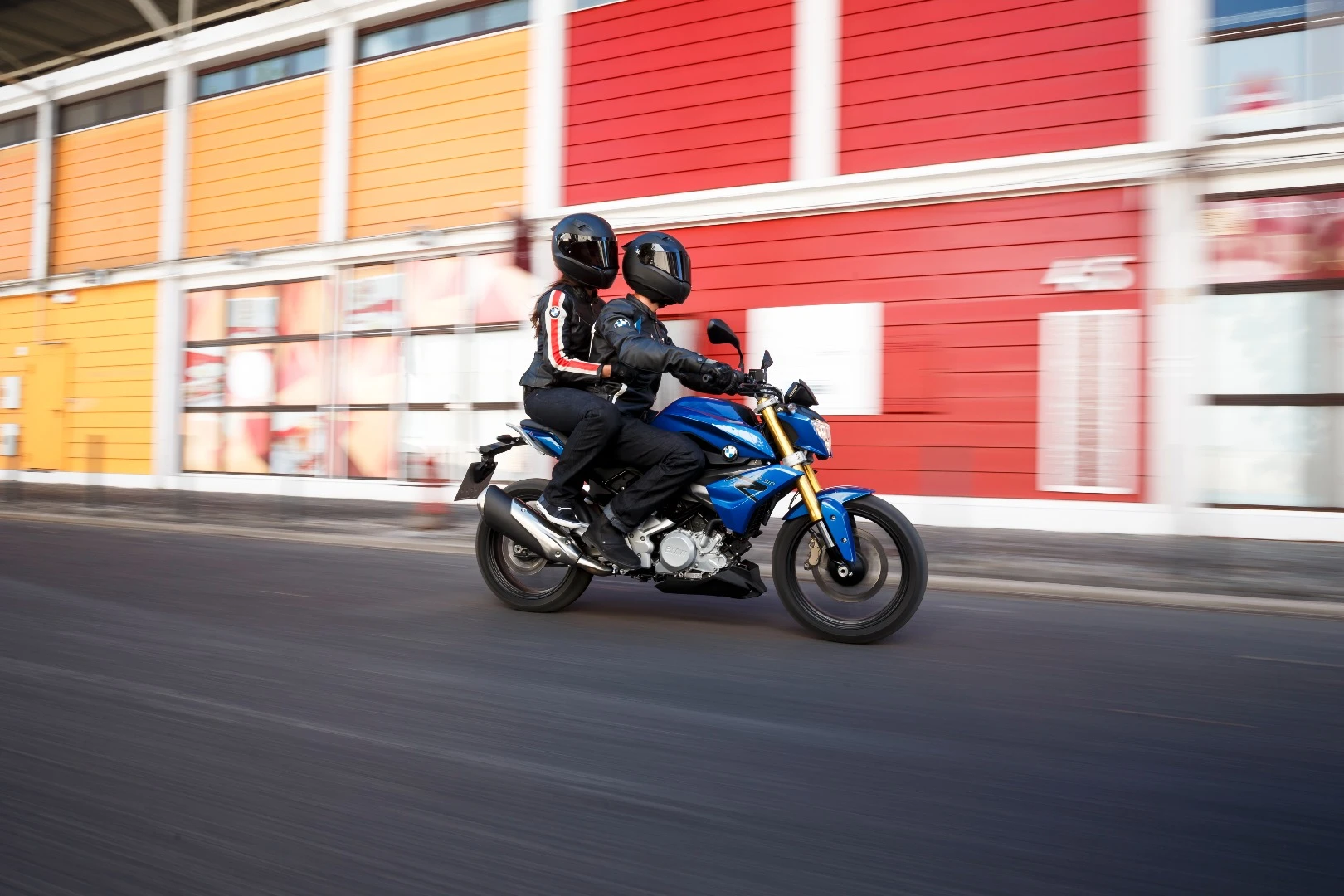 Riding two-up with the new BMW G 310 R