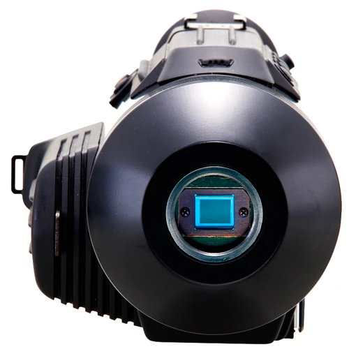 The Falcon Eye KC-2000 uses a combination of a new 2/3-in type CMOS sensor and advanced image processing with powerful noise elimination technology to record 720p color video in almost complete darkness
