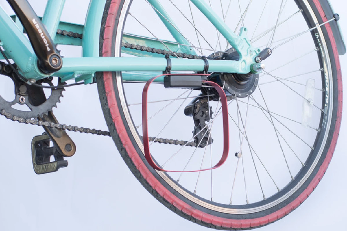 The Veloloop mounts on the non-drive-side chain stay