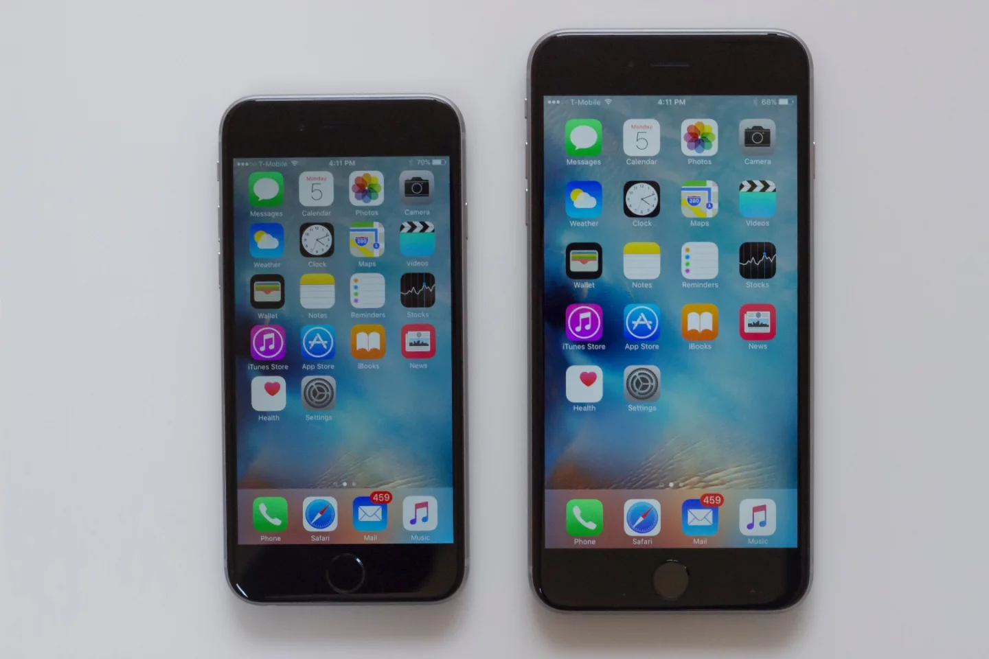 Display sizes are the same as last year: 4.7 inches for the iPhone 6s (left) and 5.5 inches for the iPhone 6s Plus