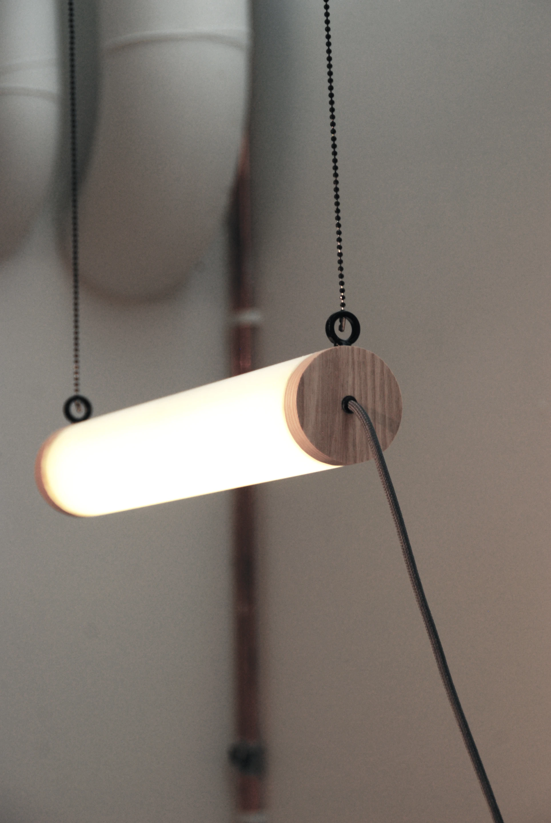 Unplugged LED overhead lamp