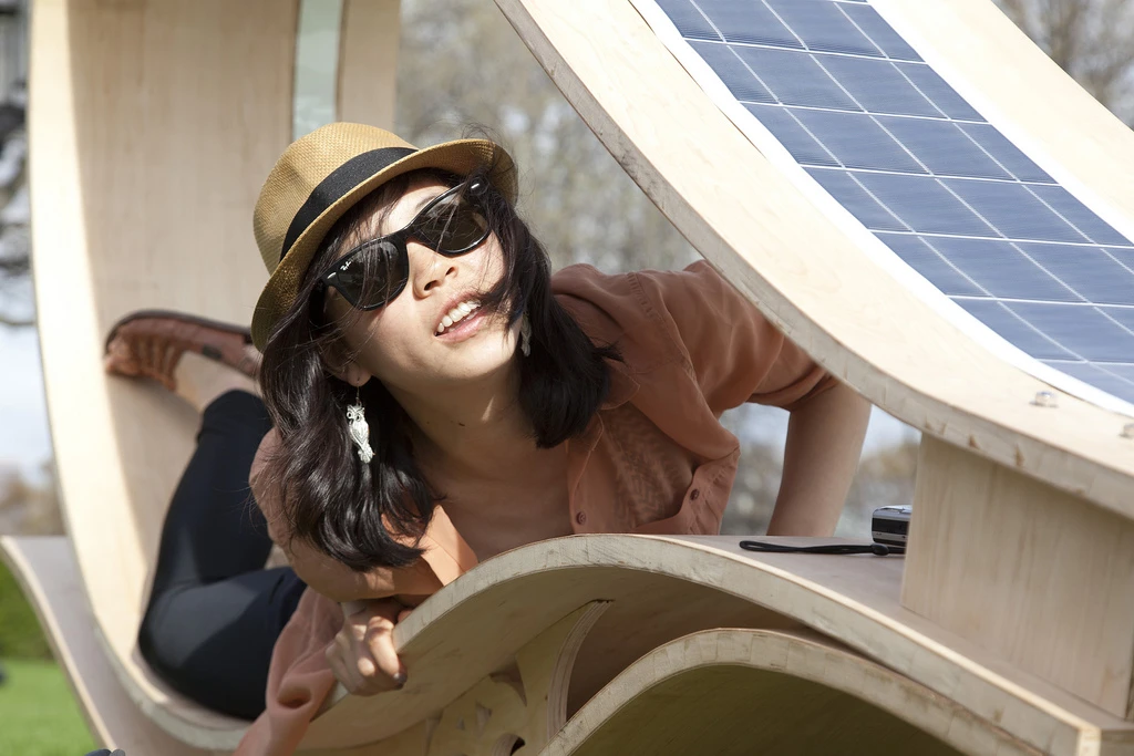 An LCD panel inside the rocker lets users know when the solar panels are best positioned for optimum power production