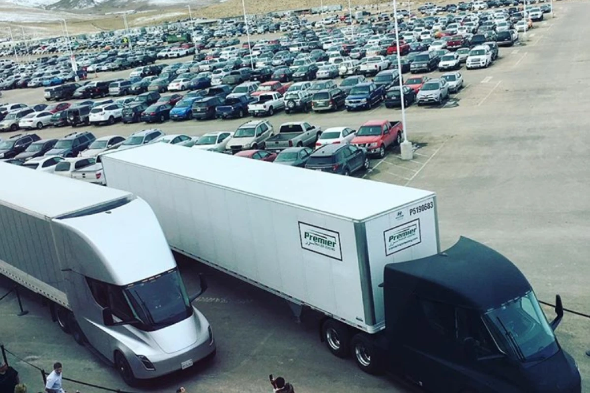 Tesla Semis leave the Tesla Gigafactory in Nevada