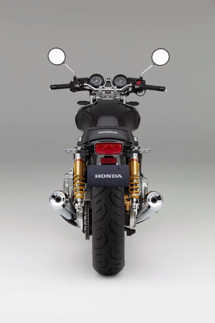 The symmetrical rear view of the 2017 Honda CB1100RS