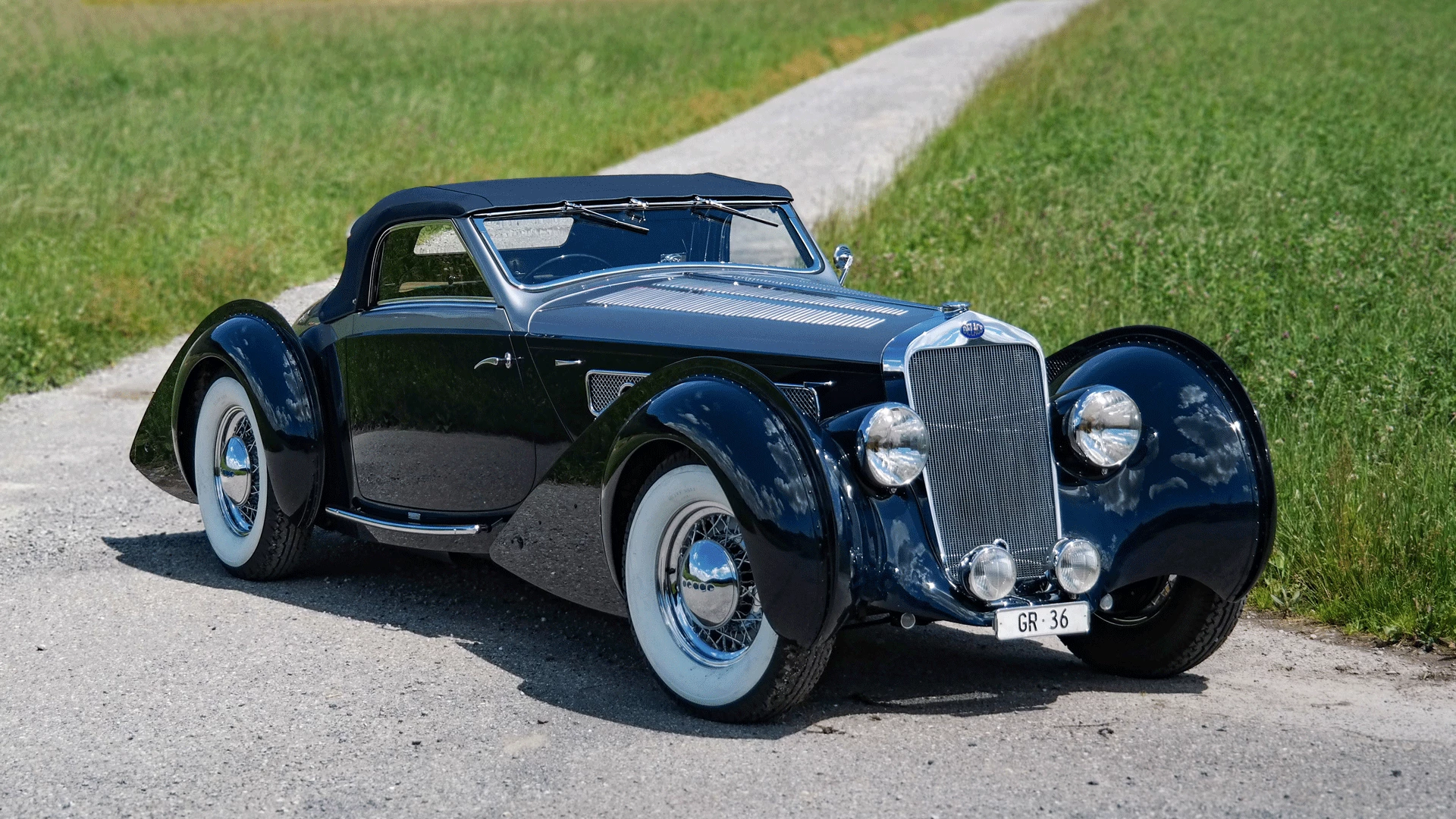 Considered one of the finest examples to emerge from both Delage and De Villars, this one-off Delage Type D8-120 S Cabriolet with sports body coachwork features stunning proportions and distinctive riveted fenders. The car was first shown at the Concours de l’Auto de Printemps held in May 1938 in Paris where it defeated all comers to win the Grand Prix for Best of Show at a time when all of the famous Interwar Parisienne coachbuilders would enter such events.