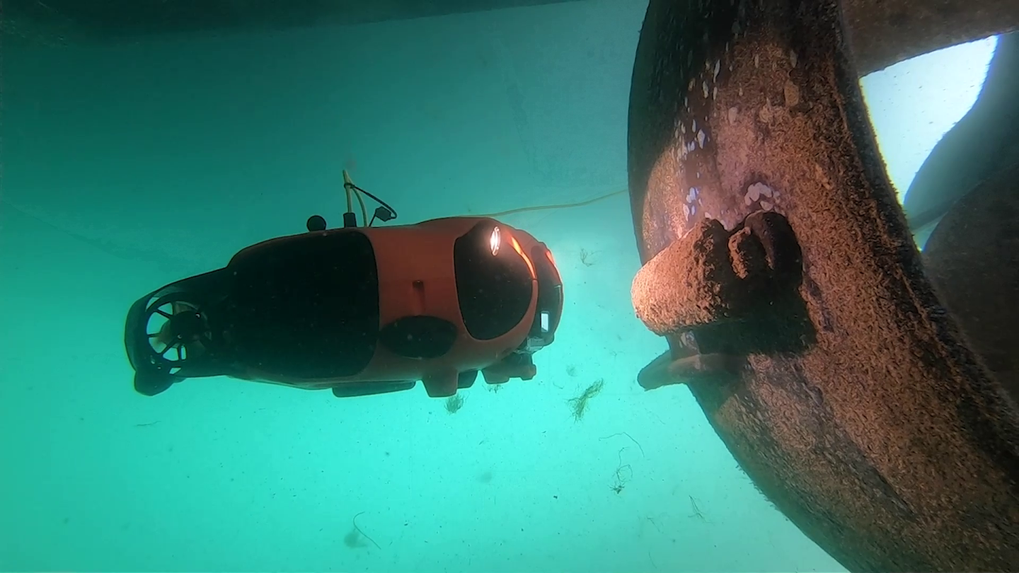 Hooked up to a tether, the Seasam performs a propeller inspection