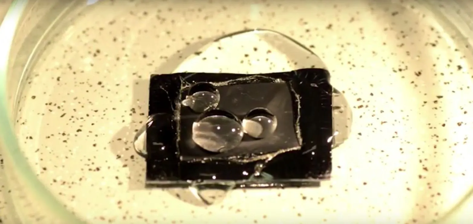 The hydrophobic materials uses multiple layers