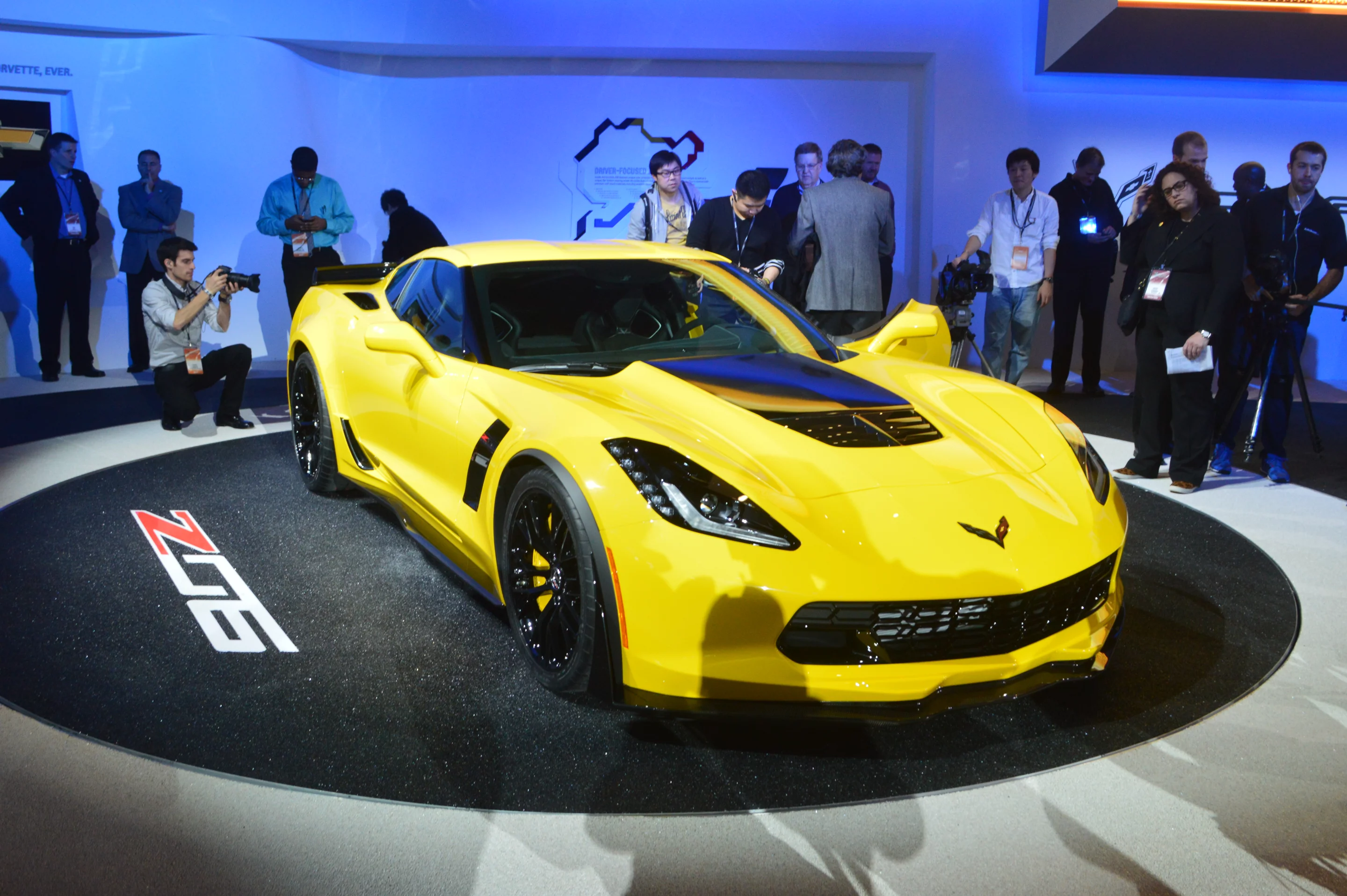 The new Z06 uses same aluminum frame as the C7R track racers, but increased frame design means a removable, carbon fiber roof panel is included (Photo: CC Weiss/Gizmag.com)