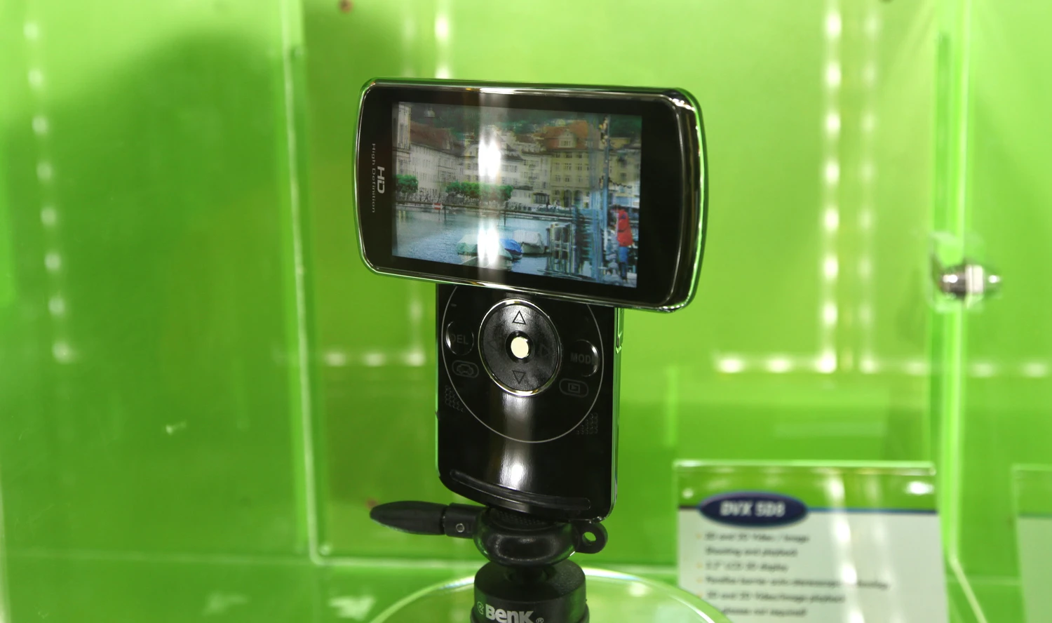 The DXG DVX-5D8 3D camcorder