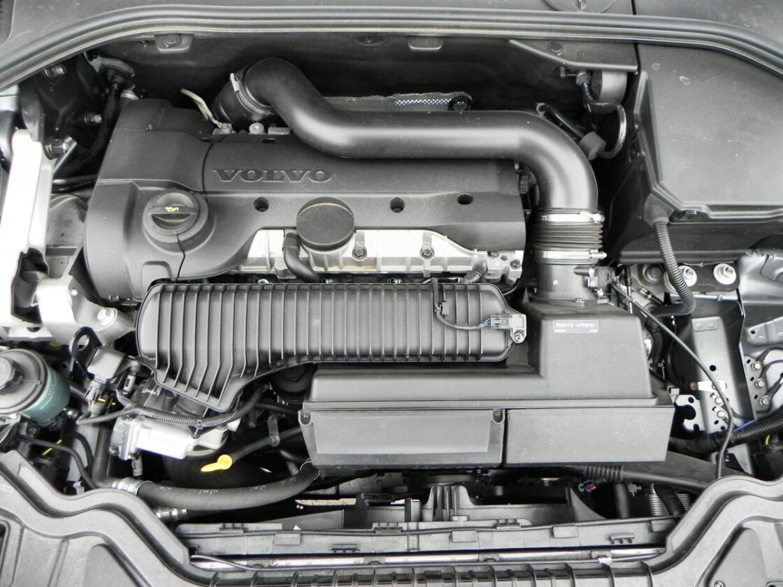 The T5 AWD and T5 AWD Inscription have a slightly beefier 2.5-liter four-cylinder rated at 250 hp (186 kW) and 266 lb-ft (361 Nm)
