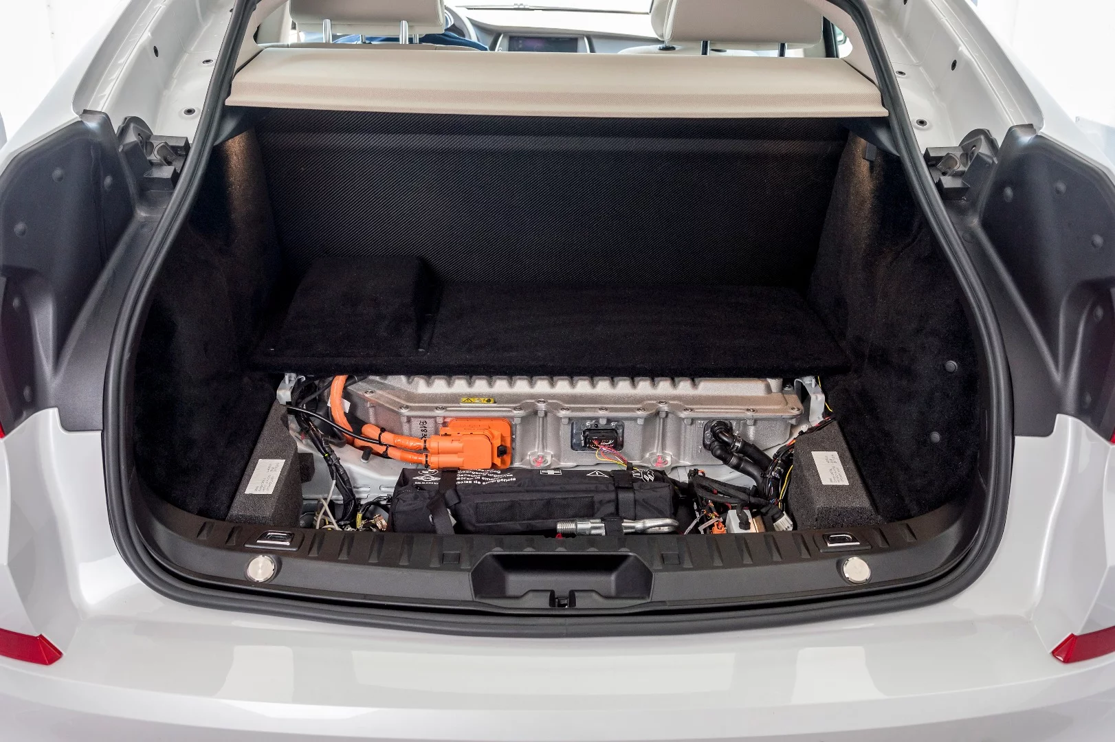 The car's hydrogen/electric hardware doesn't take up too much space