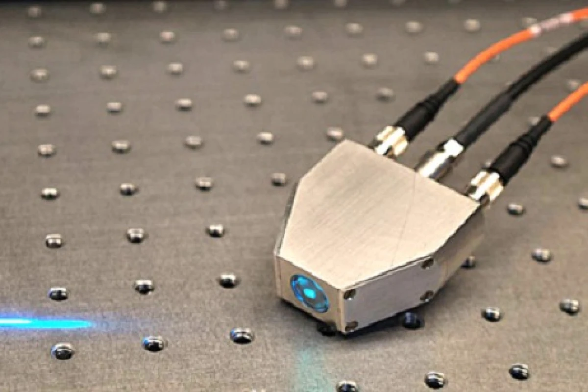 Bouncing blue laser light off the skin provides a non-invasive way to determine levels of vegetable intake (Photo: Yale University)