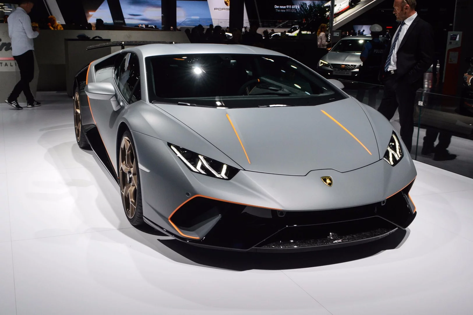 The Huracan Performante bends the air with a clever active aerodynamics system