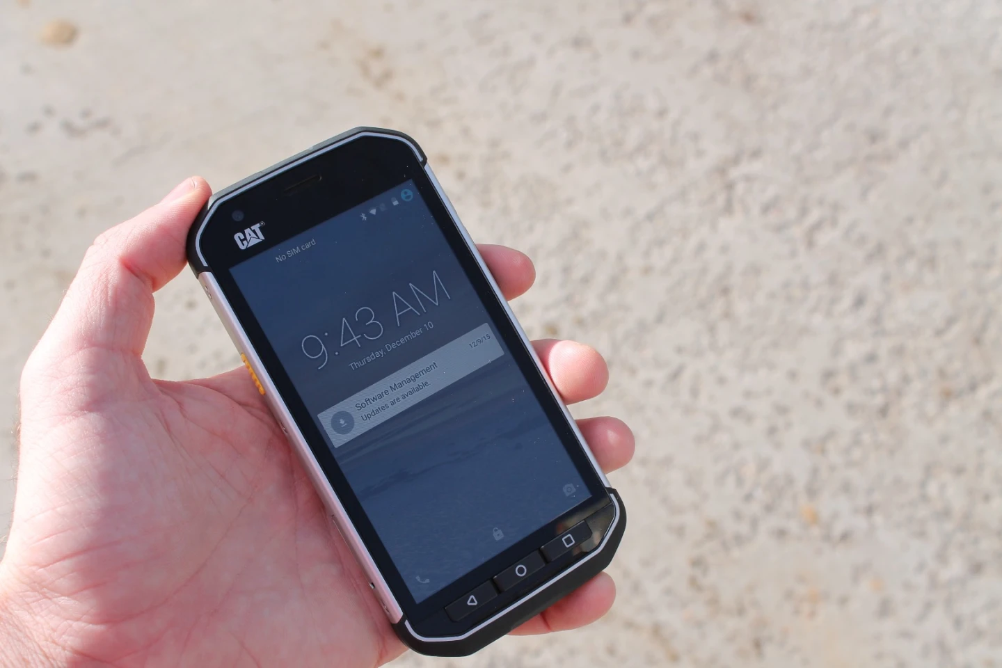 The S40's bright screen under direct sunlight