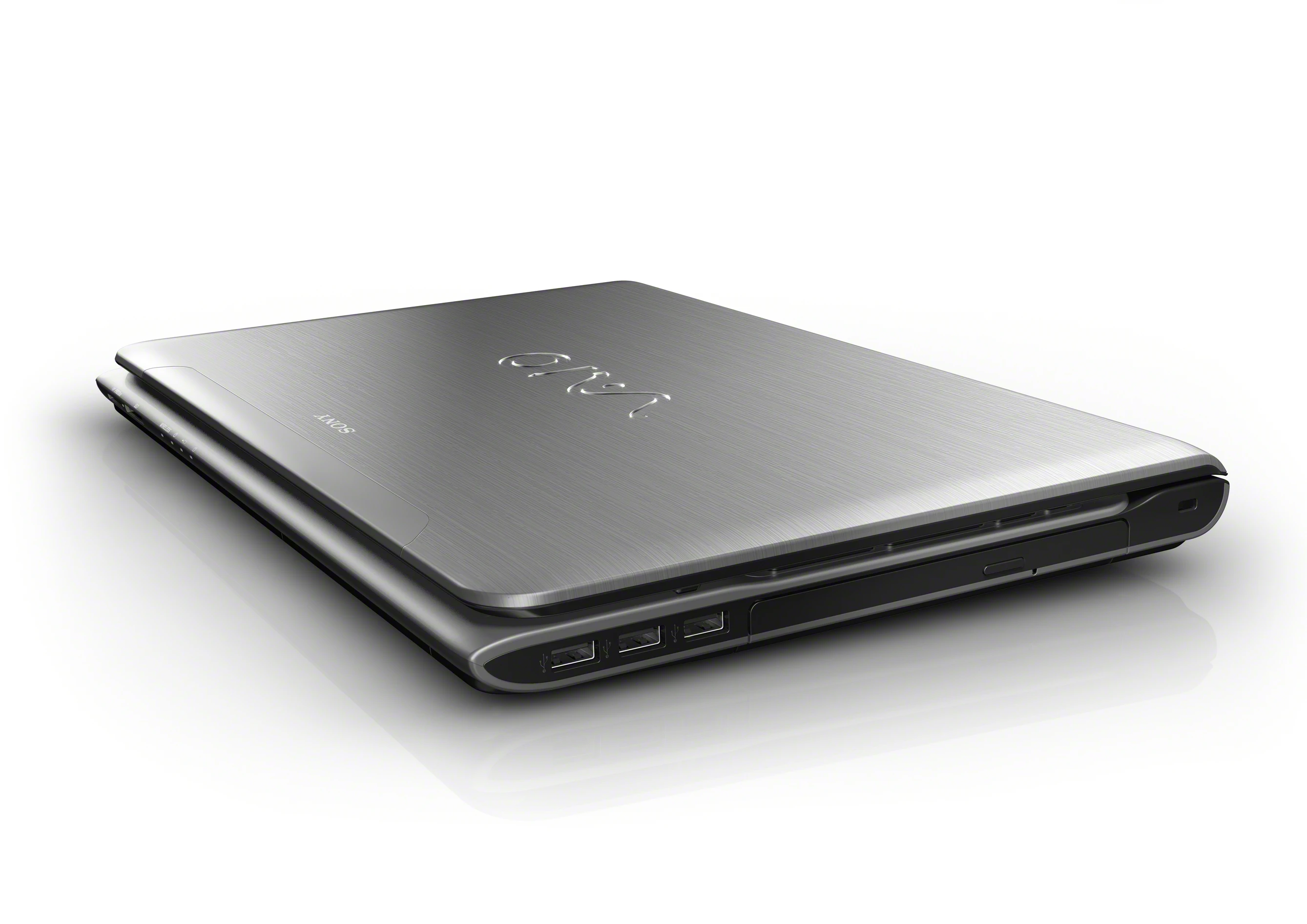The 14P features the signature VAIO diamond cut logo and is available with up to 3rd gen Intel Core i7 (2.2/3.2 GHz) processing power