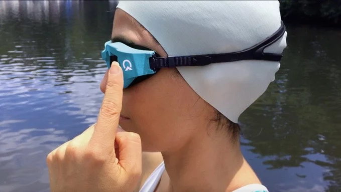 Users store headings on OnCourse Goggles just by looking at their destination and pressing a button