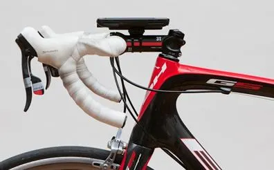 The case can be mounted on the handlebars of your bike courtesy of a quick release bracket that can be adjusted to portrait or landscape orientation