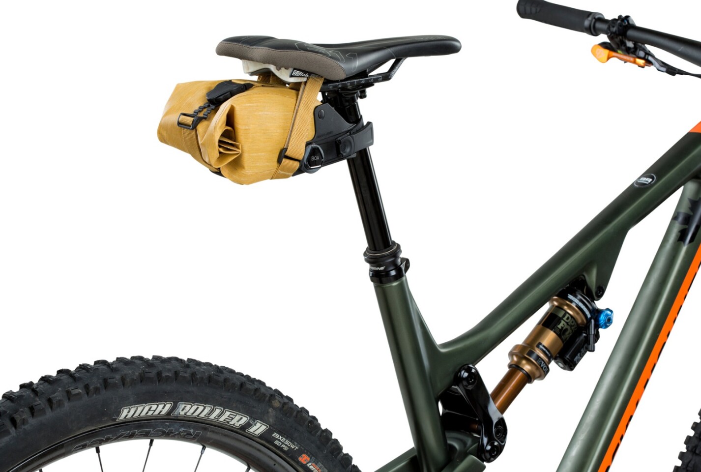With the roll-top closure, you can adjust the Evoc Seat Pack Boa around the load ... or lack thereof