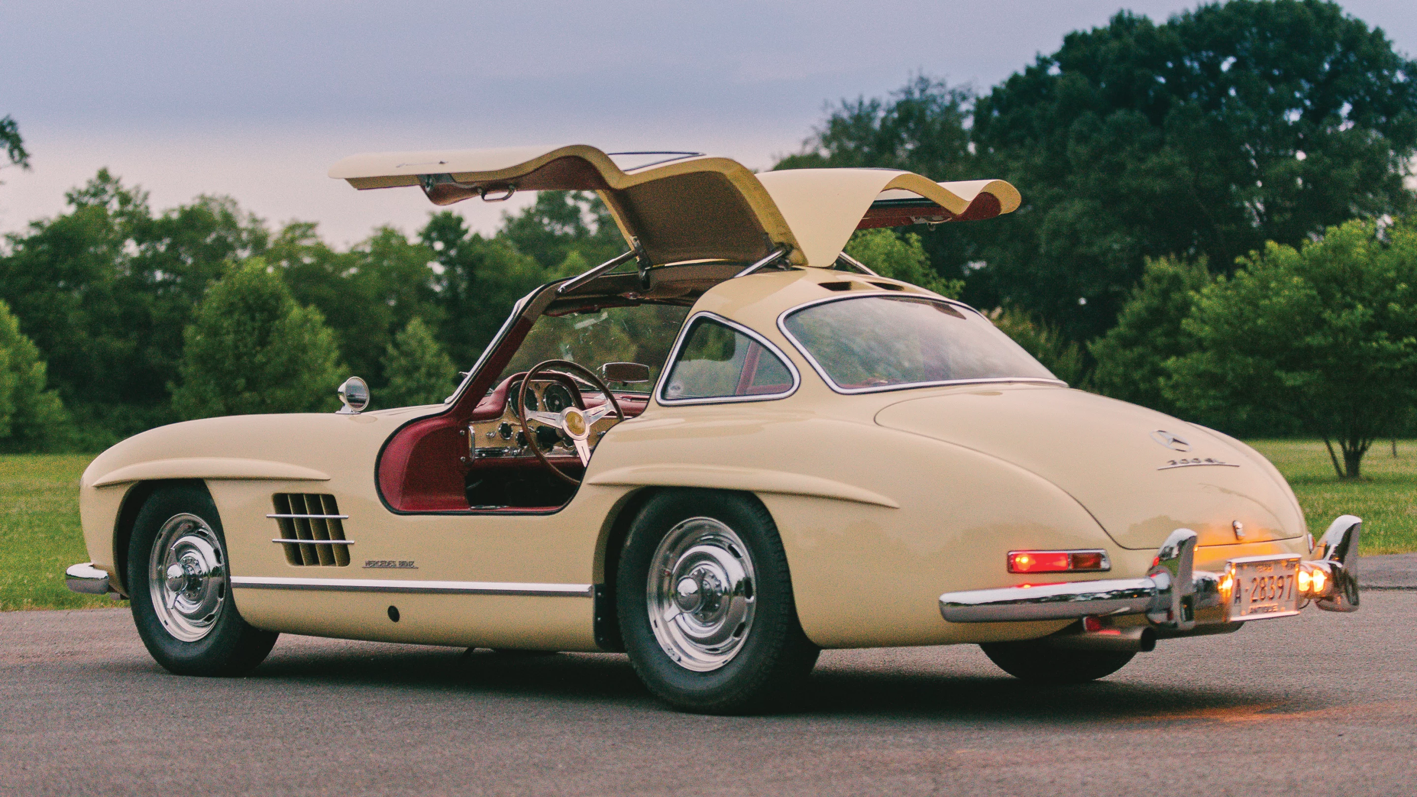 1955 Mercedes-Benz 300 SL Gullwing, estimated to sell for US$1,000,000 - US$1,400,000. Official Auction Description and Images