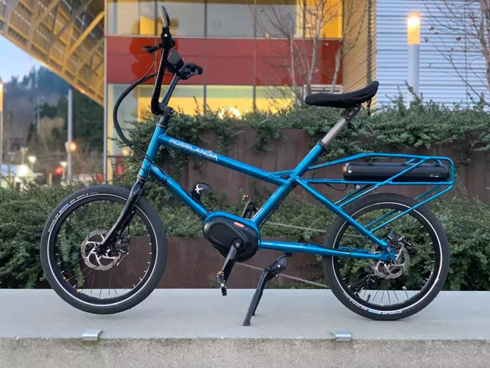 The Roslandia features a crank-forward frame design for riding comfort