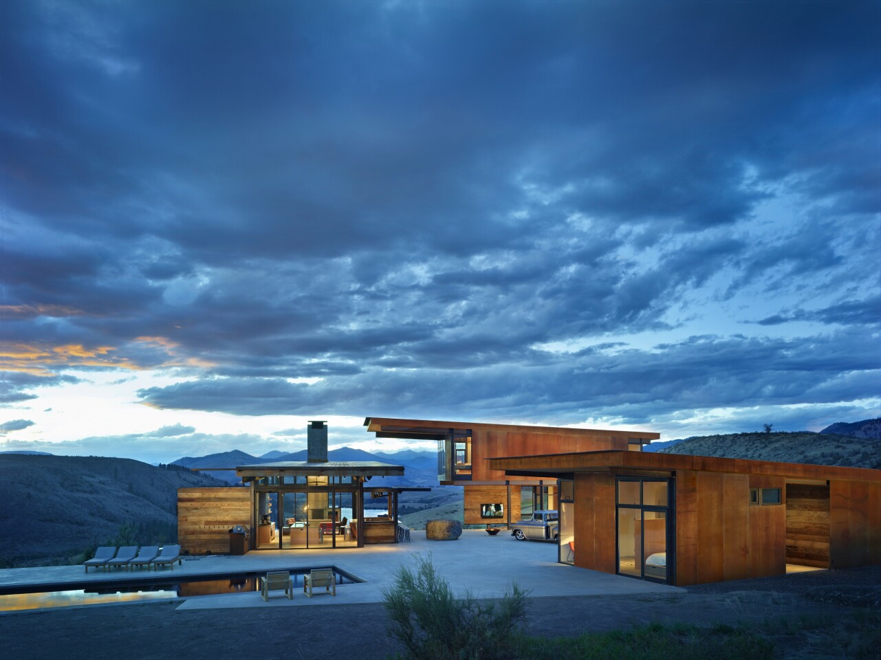 Studhorse, by Olson Kundig Architects is based in the isolated Methow Valley, Winthrop, Washington (Photo: Benjamin Benschneider)