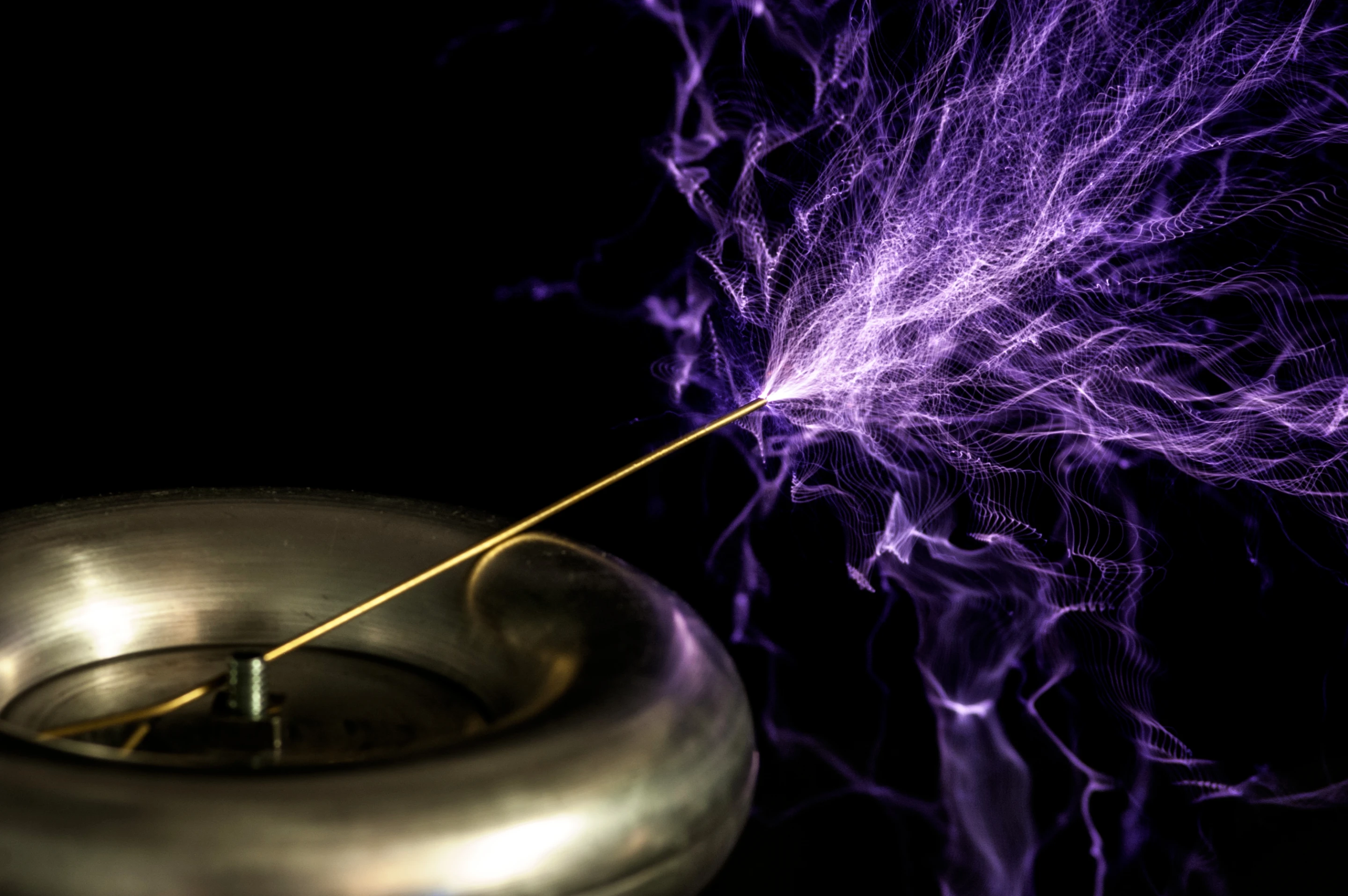 The tinyTesla shoots out bolts of artificial lightning while playing MIDI music using the electricity itself