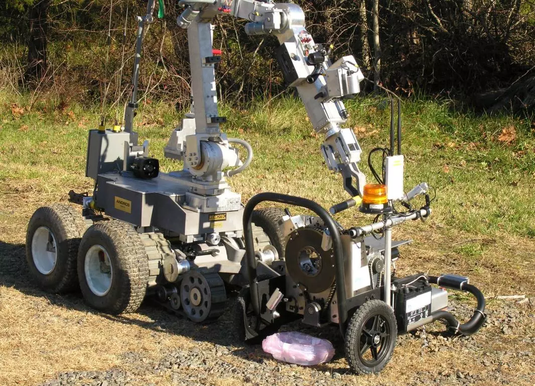 The SAPBER device (right), paired with an existing bomb disposal robot