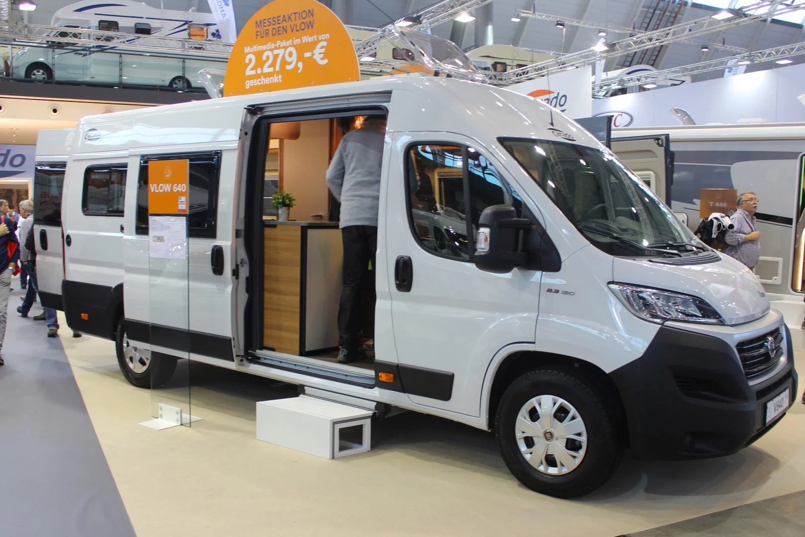 We looked at the five-sleeper Carado Vlow 601 last year, and here we take a peek at the Vlow 640