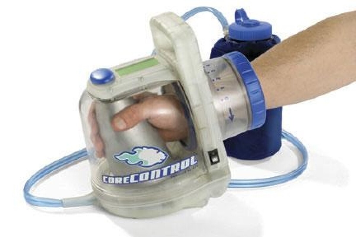 Cooling glove invigorates overheated athletes and also delivers training performance gains