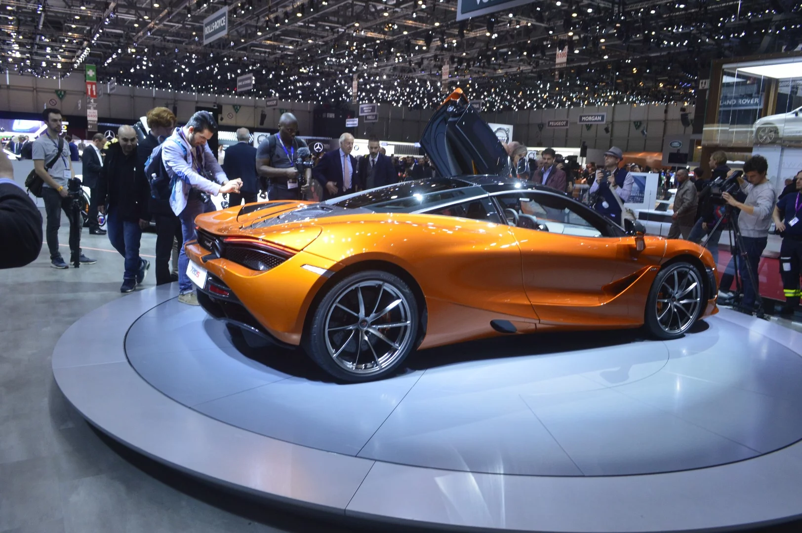 The absence of scoops and intakes makes the 720S look even more special