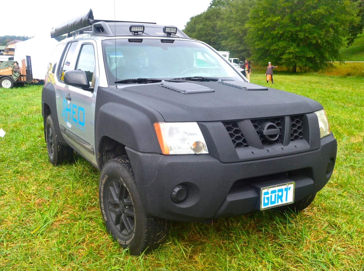 Besides showing a slick little trailer, HEO had this distinctive Nissan Xterra parked on the grass