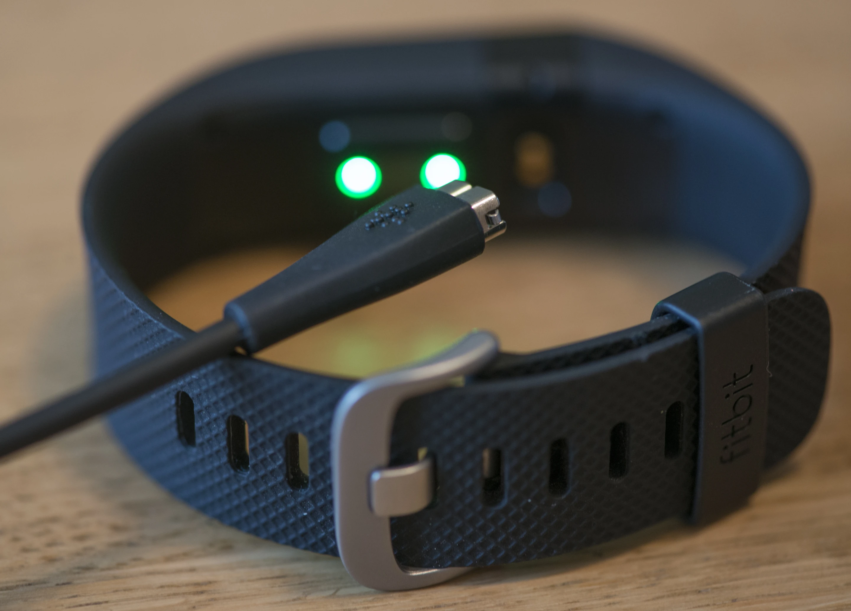 The Fitbit Charge HR charges via USB (Photo: Gizmag/Simon Crisp)