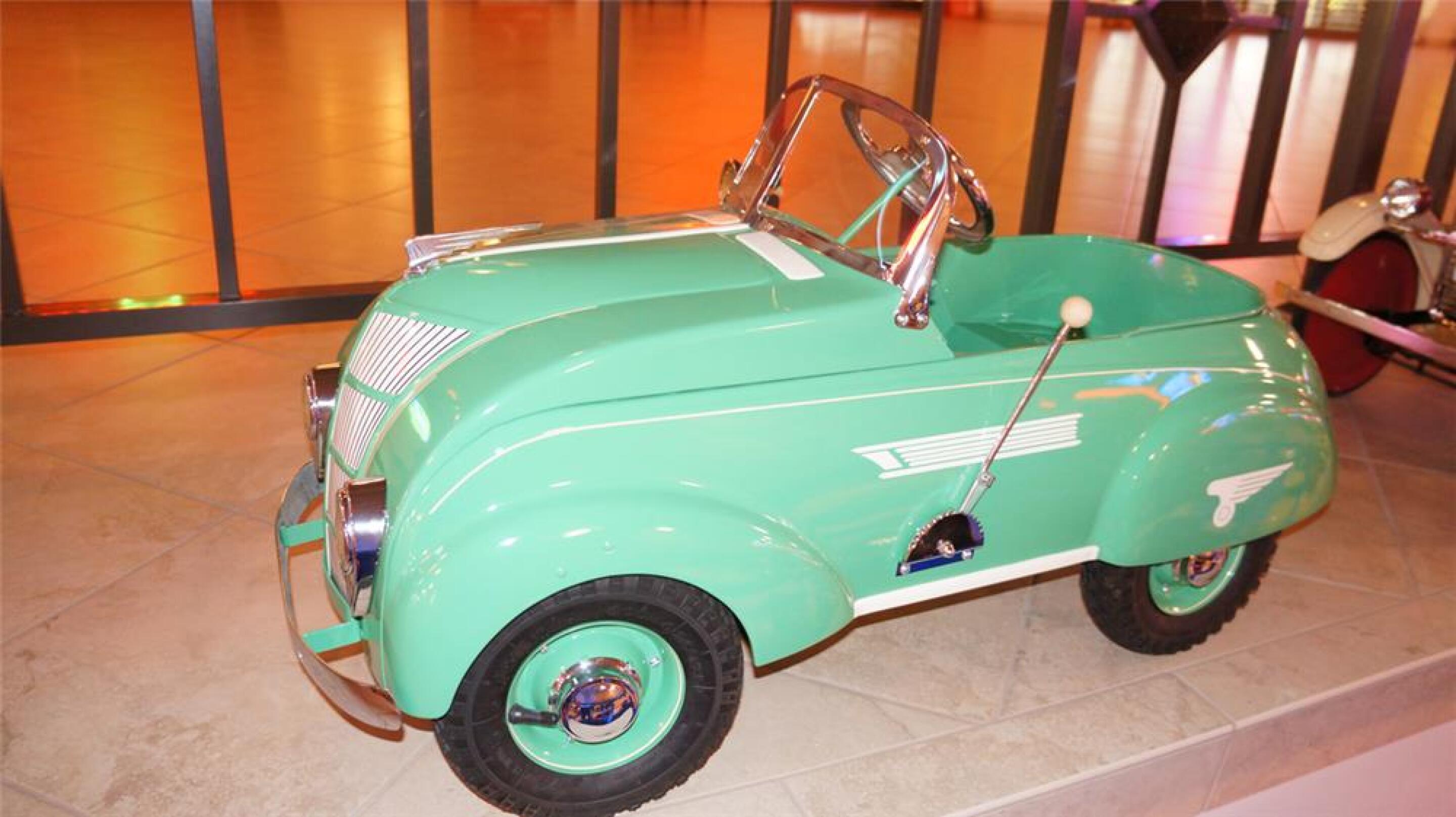 70 vintage pedal cars lead to record sale of automobilia collectibles