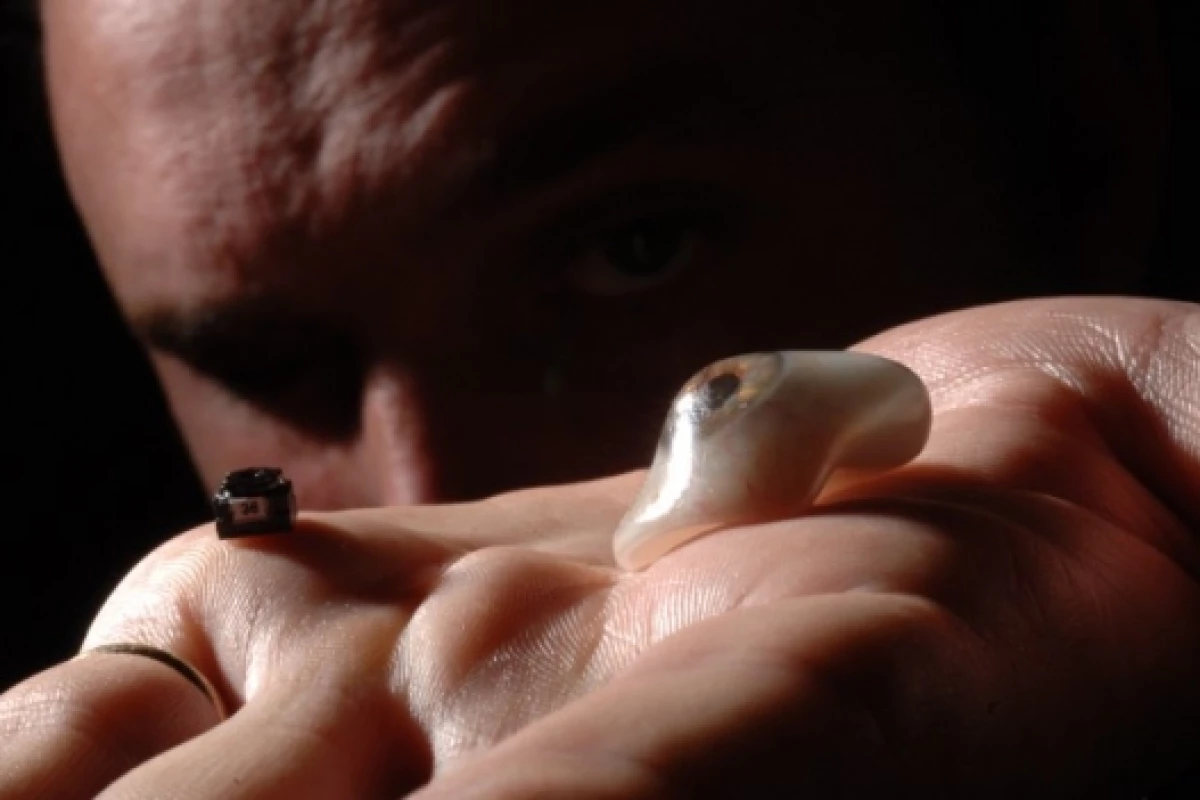 The Eyeborg Project: the prosthetic eye and camera