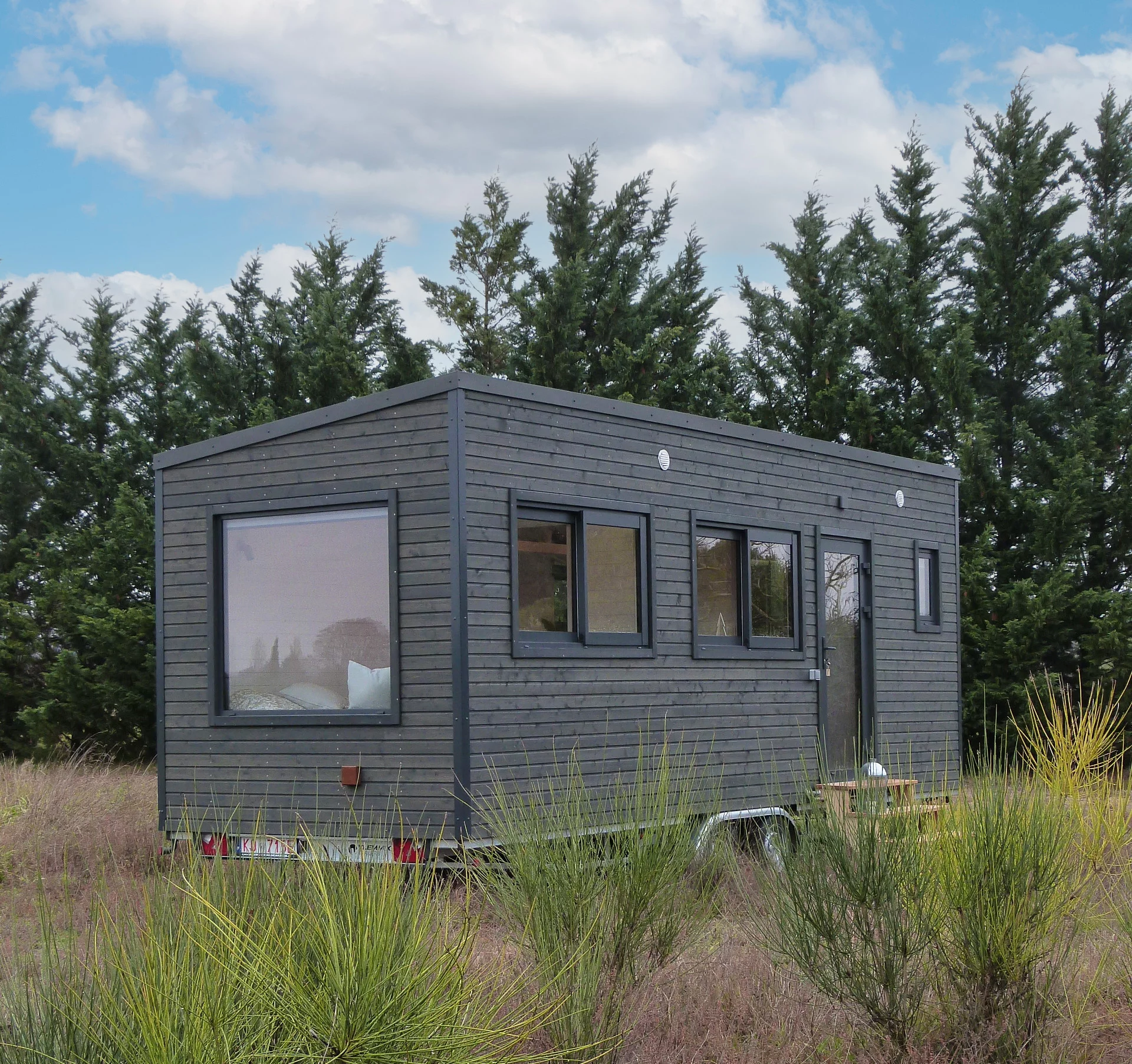 The Capucine is based on a double-axle trailer and has a length of 7.2 m (23.7 ft)