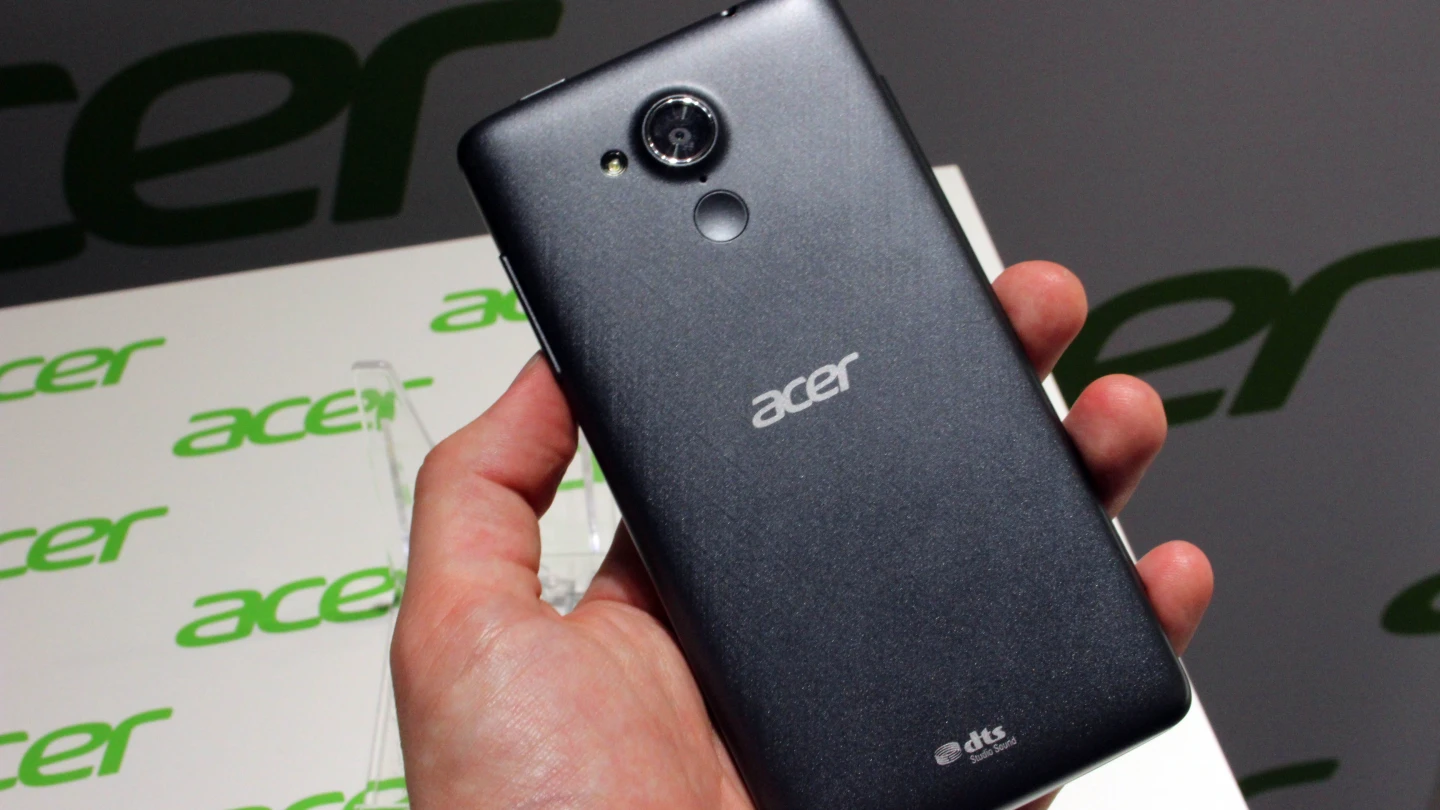 It also features the Acer Bright Magic system, which simultaneously enhances brightness and reduces noise in low-light photos