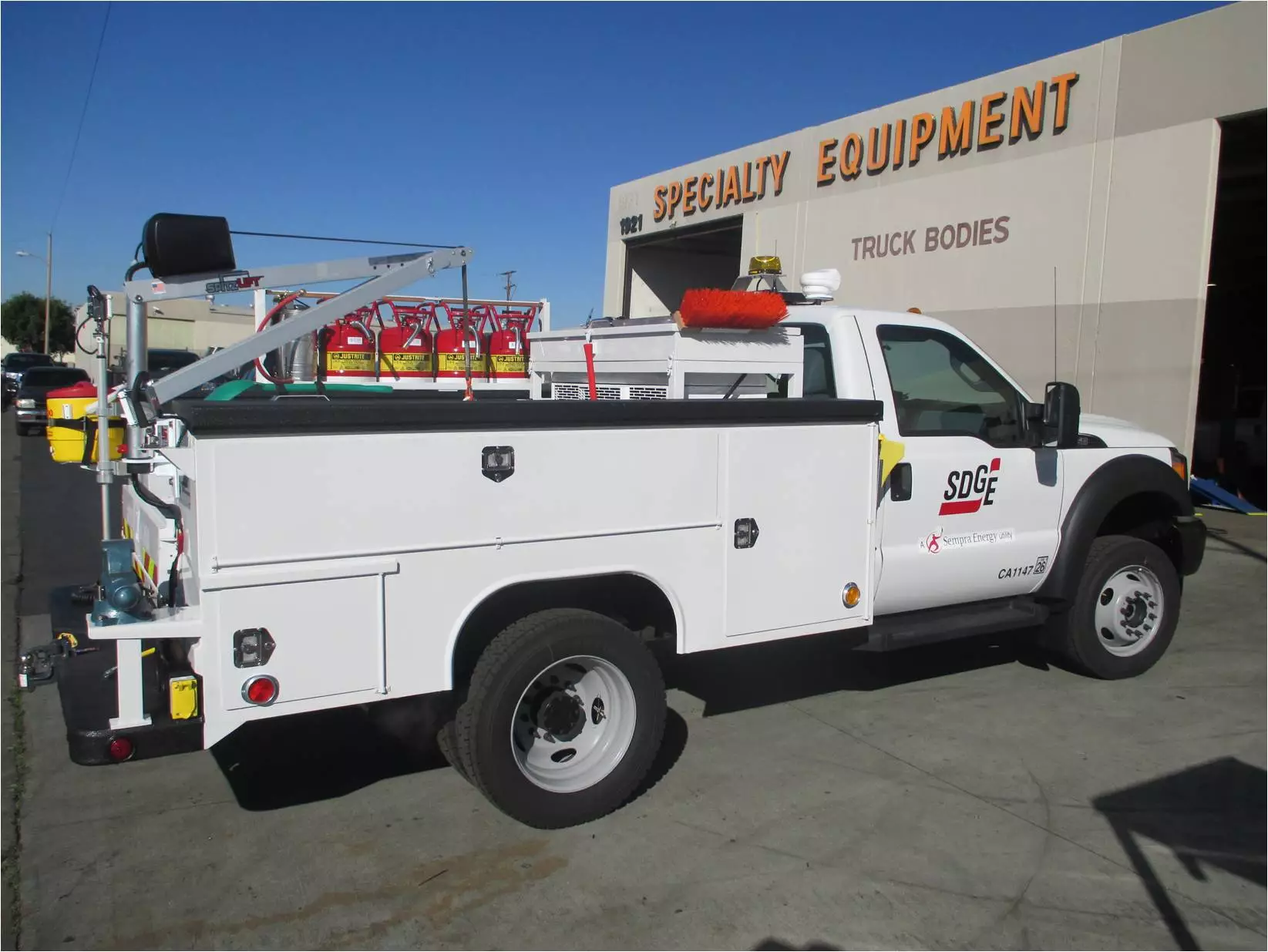 Spitzlift's miniature cranes – service truck mount