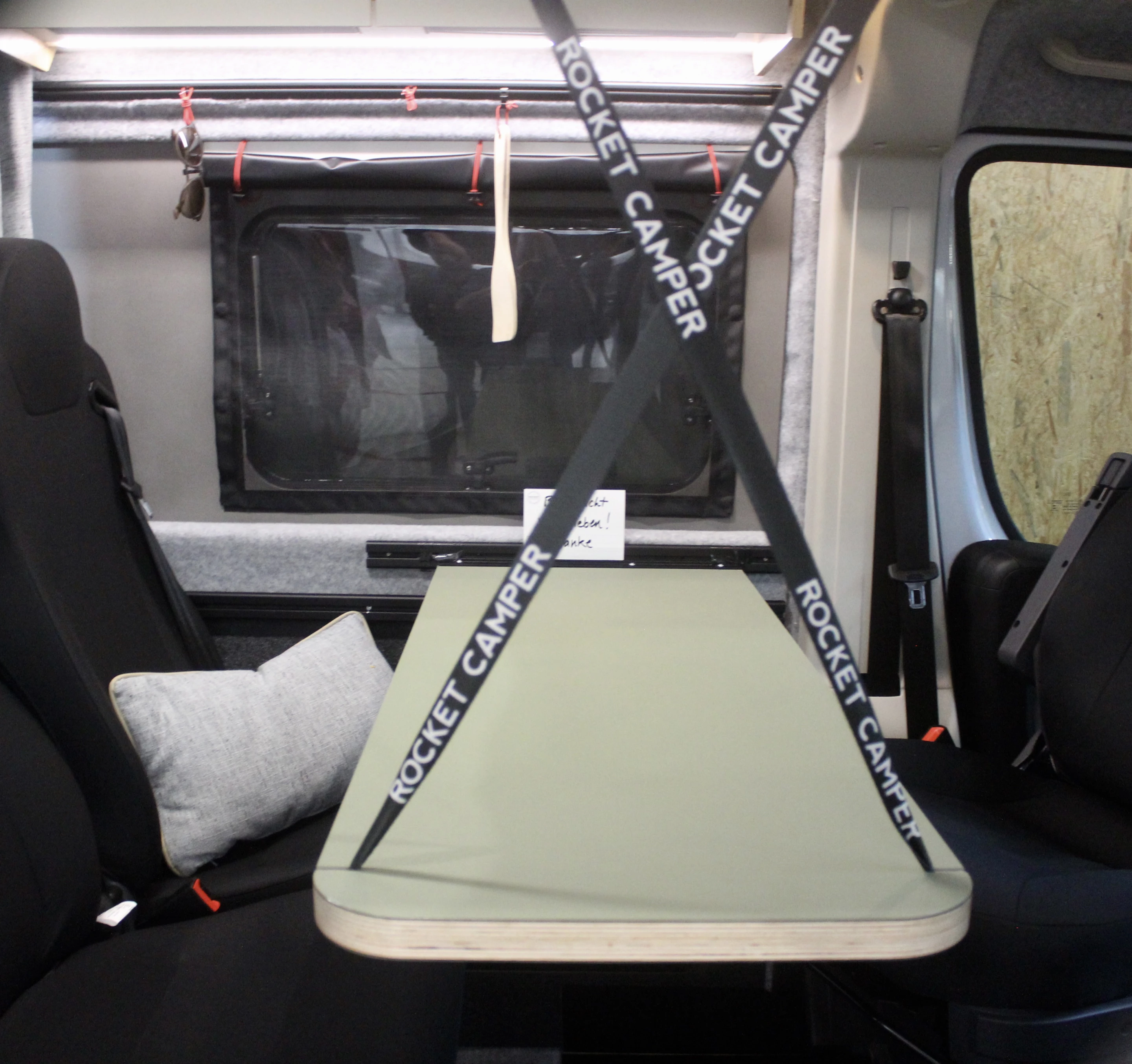 The hanging table is a unique solution, designed to free up legroom below