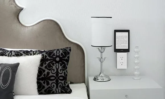 thingCHARGER in use charging an eReader