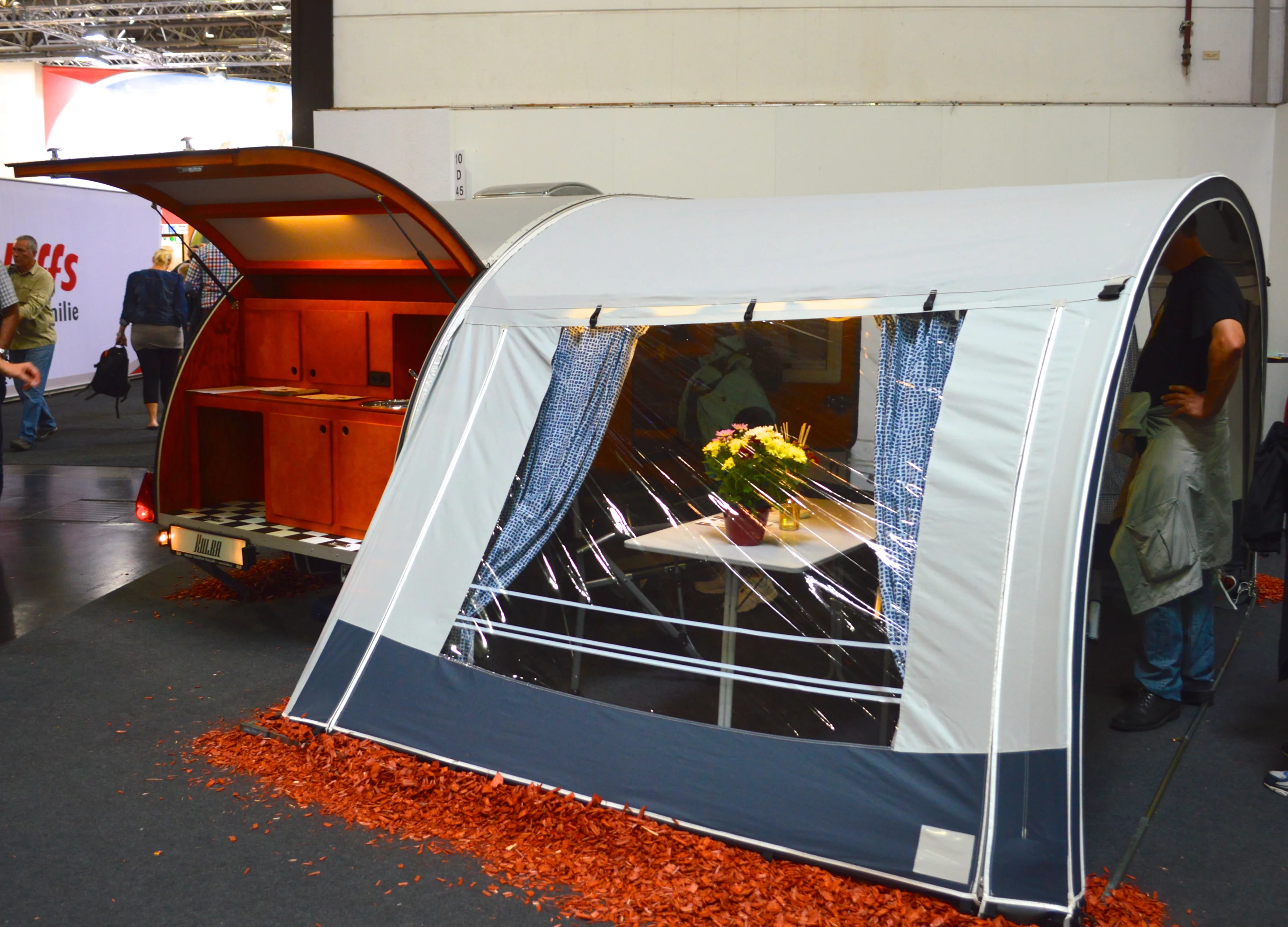 The display Kulba included an attached awning