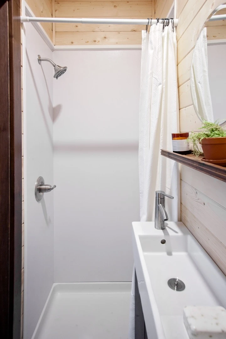 The Vantage's shower