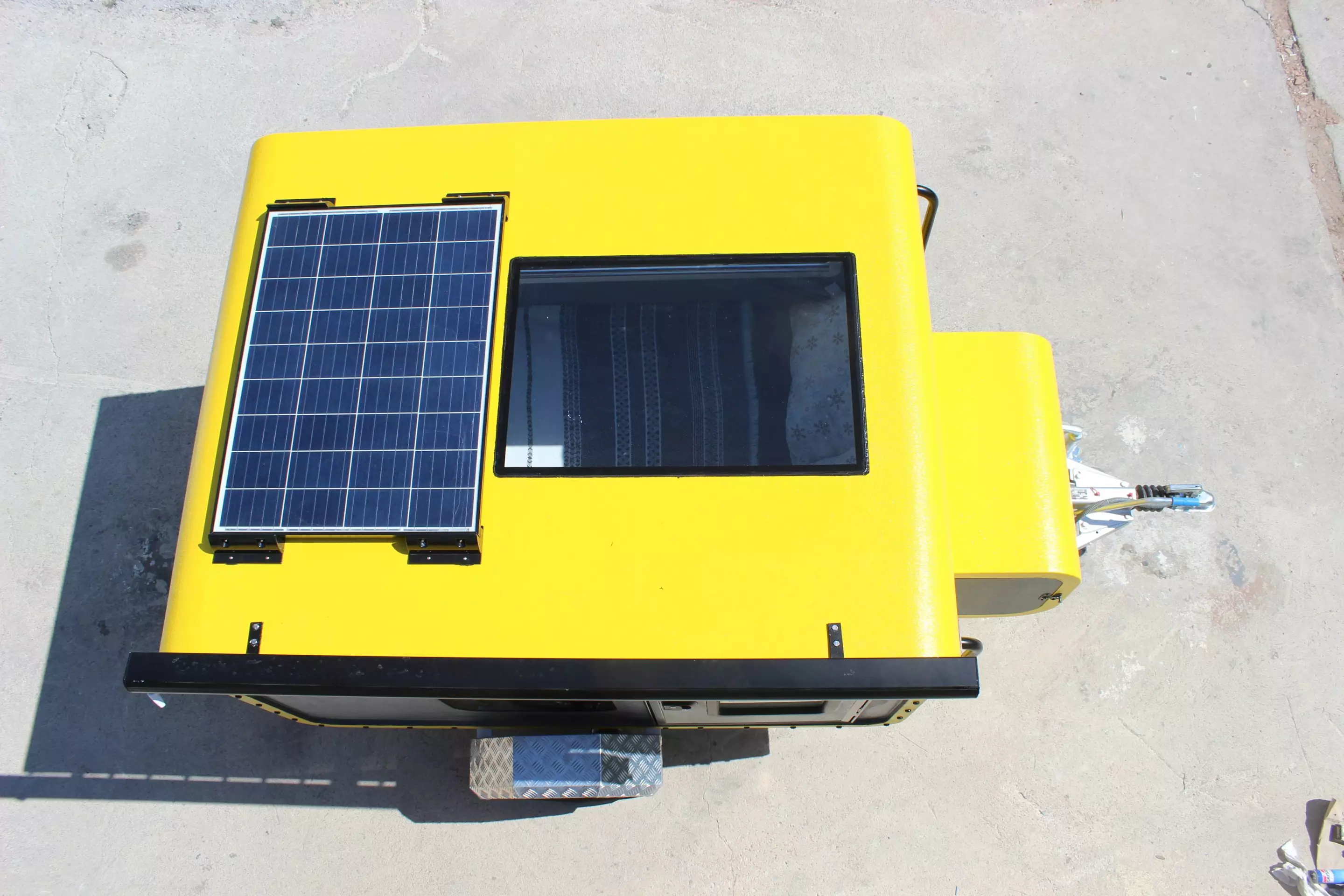Hotomobil offers an available skylight and solar charging