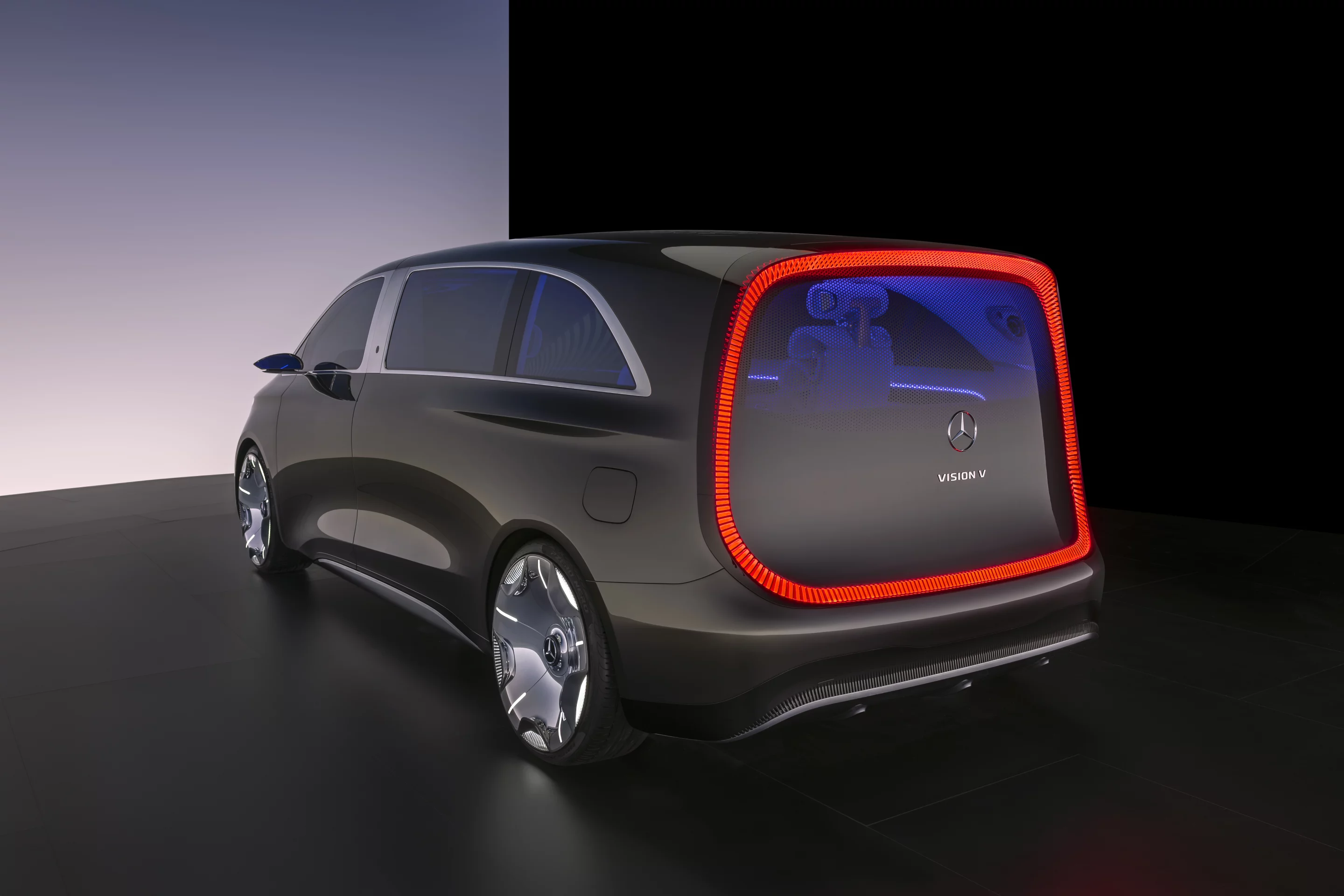 We haven't counted them, but Mercedes says that big red surround comprises no fewer than 450 little light louvres