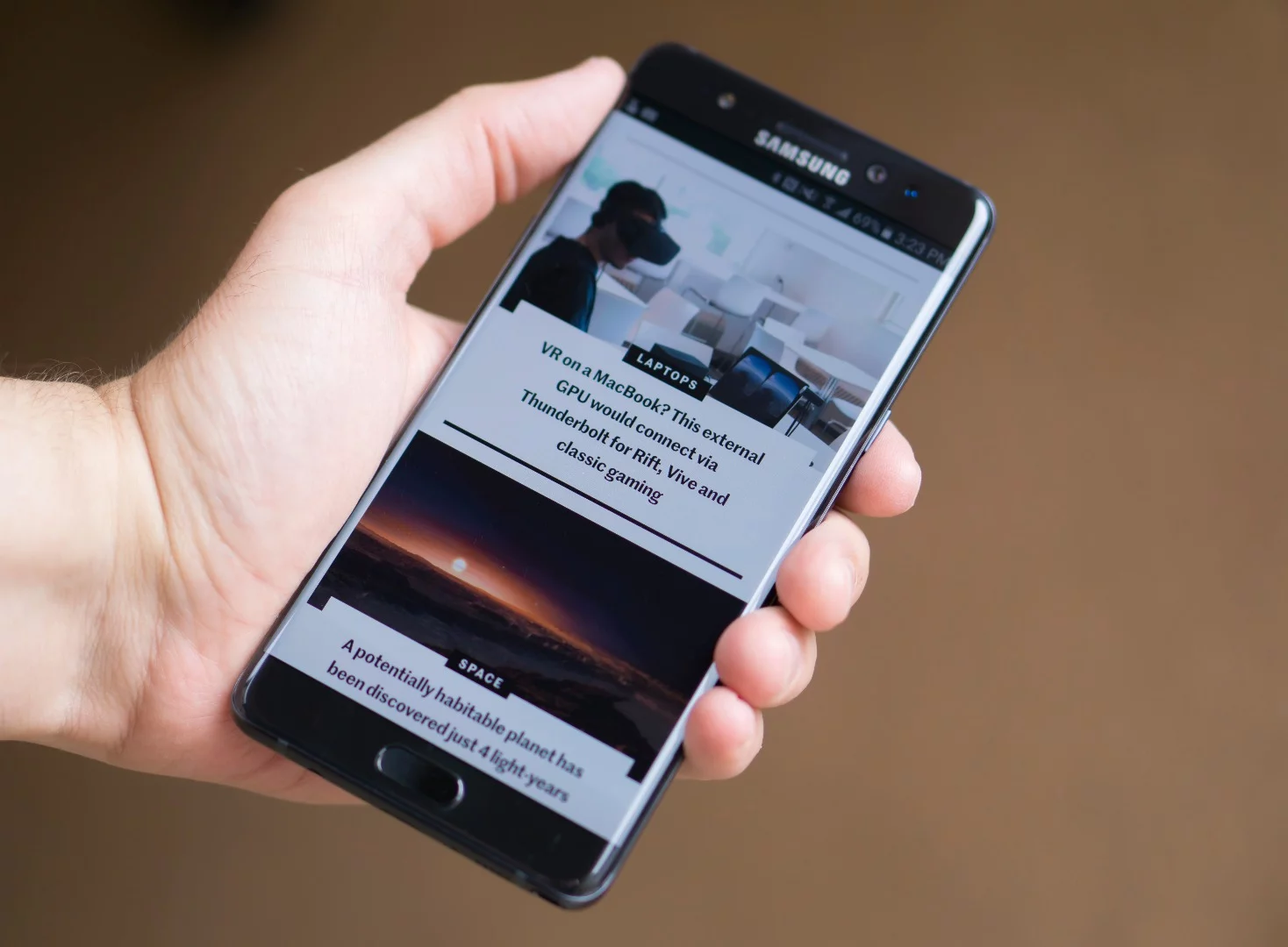 In hand, it feels almost like pure glass, as the aluminum edges bleed into the curved glass on front and back