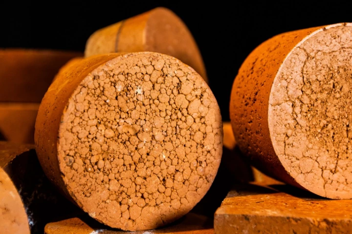 RMIT estimates that if 15 percent of bricks produced worldwide contained at least 15 percent biosolids, it would use up the 5 million tonnes (5.5 million US tons) of biosolids stockpiled annually by Australia, New Zealand, the EU, US and Canada