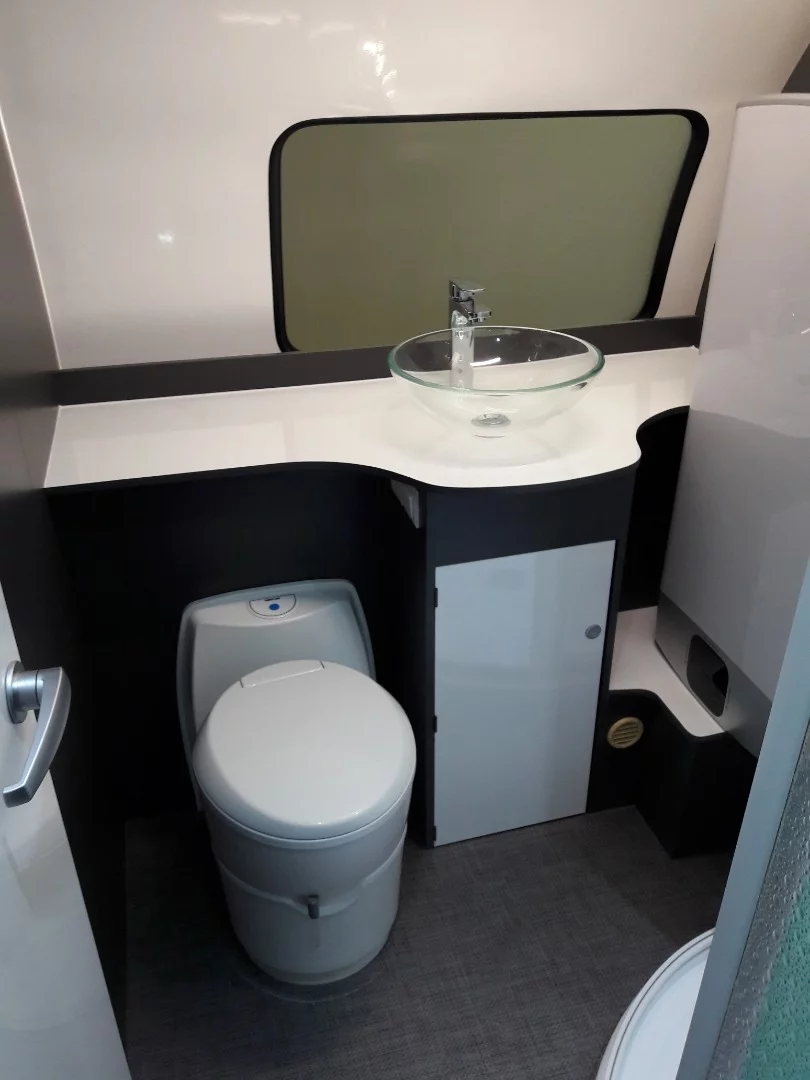 Inside the dry bathroom of the Beauer 3X Plus