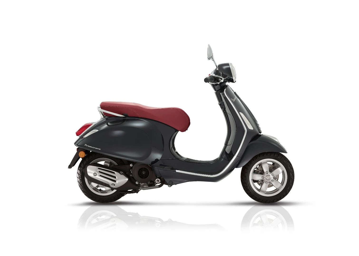 A choice of seat colors and body colors let Vespa Primavera and Sprint owners personalize their scooter