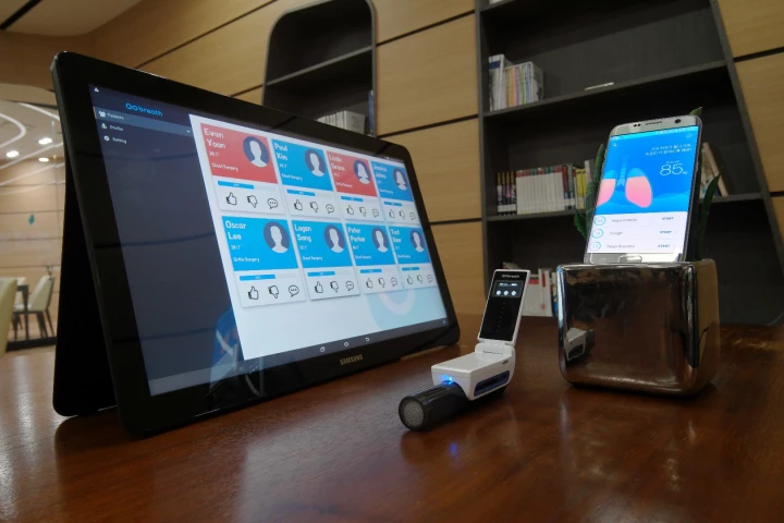 The GoBreath device (middle) wirelessly transmits data to the cloud